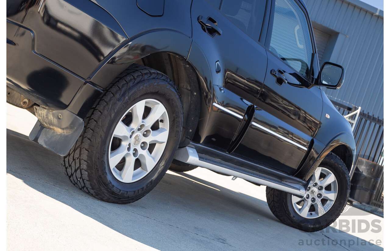 9/2010 Mitsubishi Pajero Platinum Edition NT MY10 4d Wagon Pearl Black Turbo Diesel 3.2L - 7 Seats