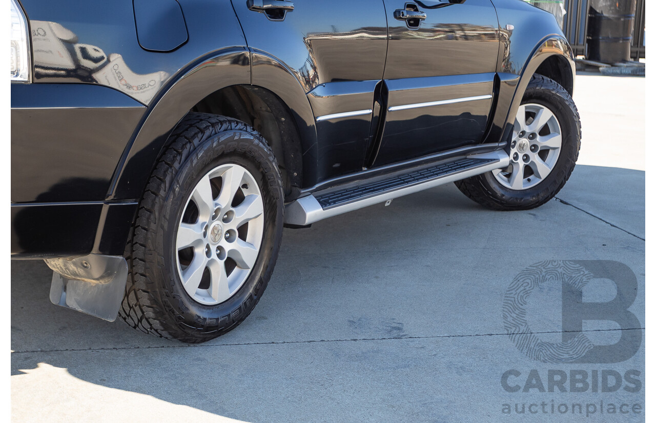 9/2010 Mitsubishi Pajero Platinum Edition NT MY10 4d Wagon Pearl Black Turbo Diesel 3.2L - 7 Seats