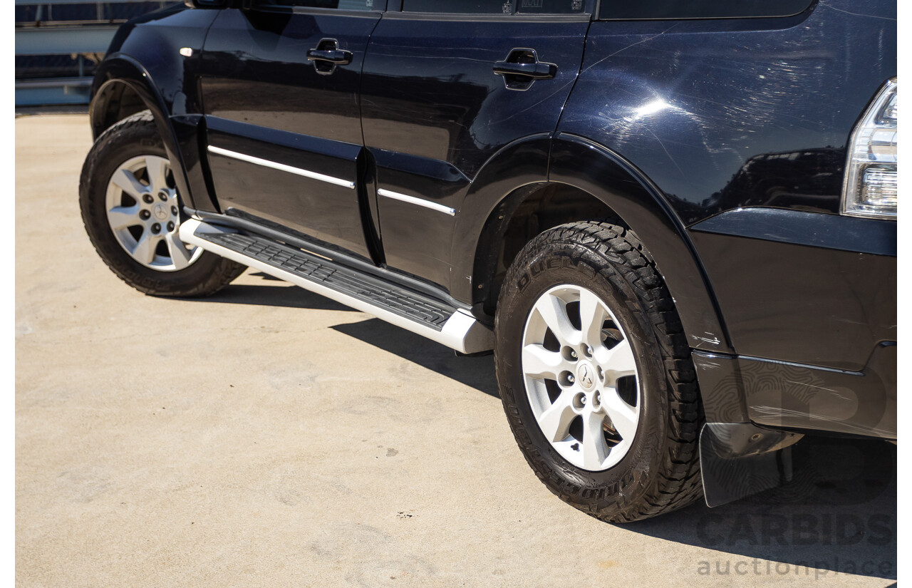 9/2010 Mitsubishi Pajero Platinum Edition NT MY10 4d Wagon Pearl Black Turbo Diesel 3.2L - 7 Seats
