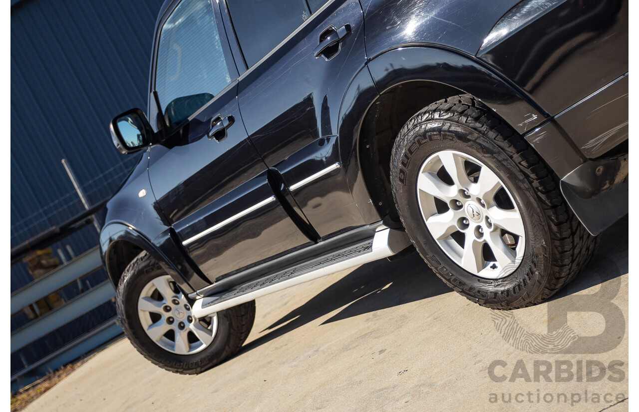 9/2010 Mitsubishi Pajero Platinum Edition NT MY10 4d Wagon Pearl Black Turbo Diesel 3.2L - 7 Seats