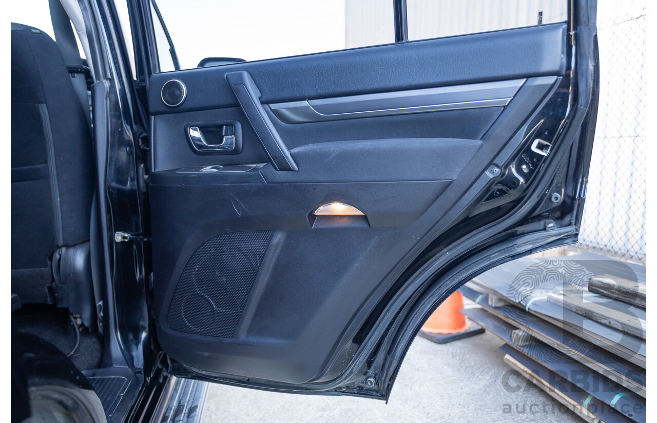 9/2010 Mitsubishi Pajero Platinum Edition NT MY10 4d Wagon Pearl Black Turbo Diesel 3.2L - 7 Seats