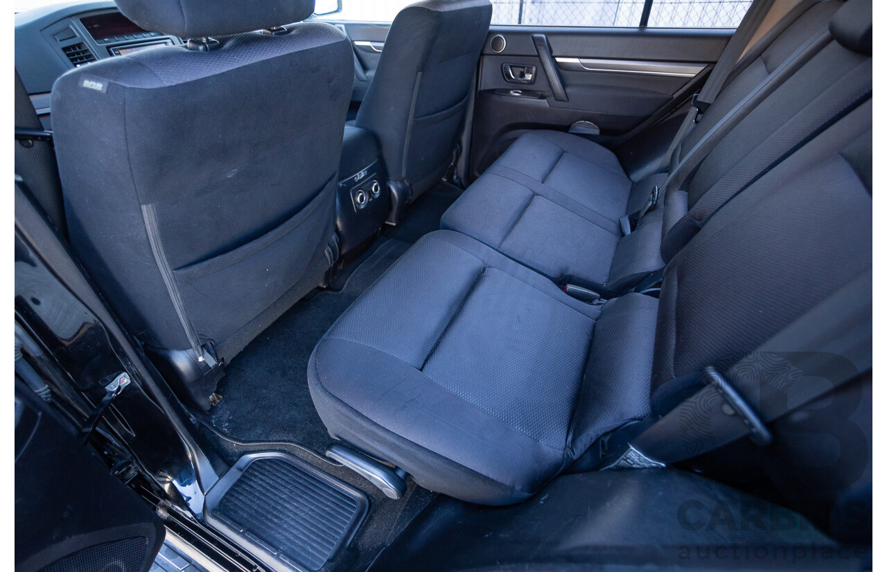 9/2010 Mitsubishi Pajero Platinum Edition NT MY10 4d Wagon Pearl Black Turbo Diesel 3.2L - 7 Seats