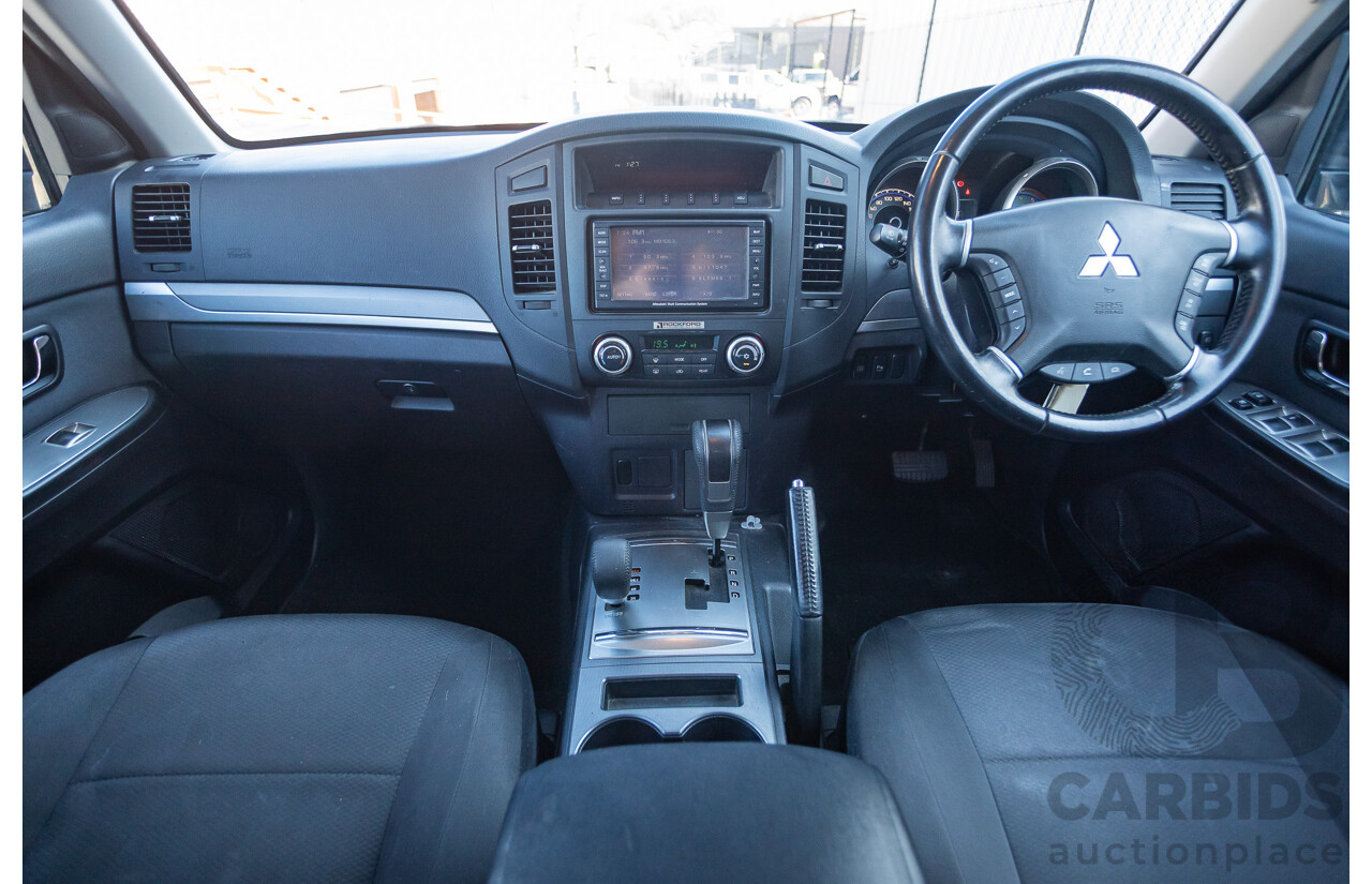 9/2010 Mitsubishi Pajero Platinum Edition NT MY10 4d Wagon Pearl Black Turbo Diesel 3.2L - 7 Seats