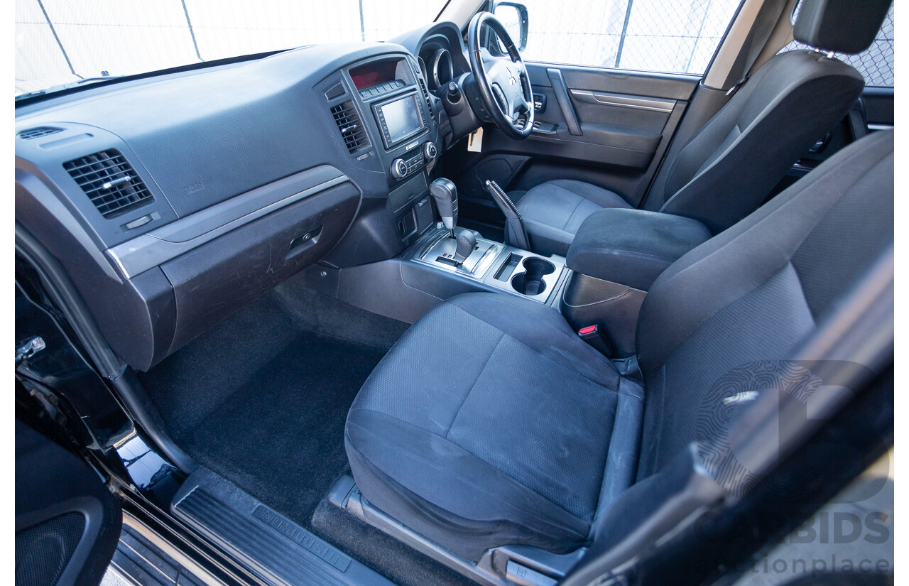 9/2010 Mitsubishi Pajero Platinum Edition NT MY10 4d Wagon Pearl Black Turbo Diesel 3.2L - 7 Seats