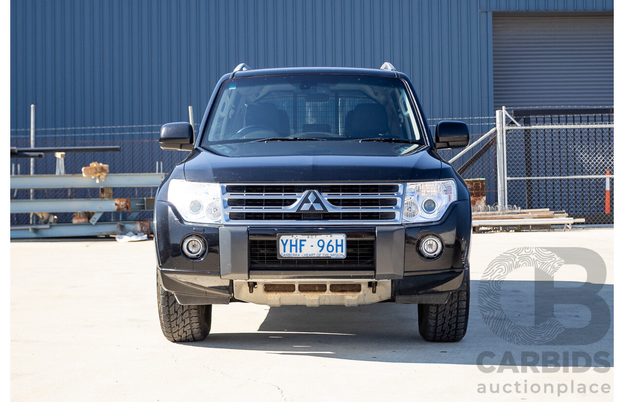 9/2010 Mitsubishi Pajero Platinum Edition NT MY10 4d Wagon Pearl Black Turbo Diesel 3.2L - 7 Seats