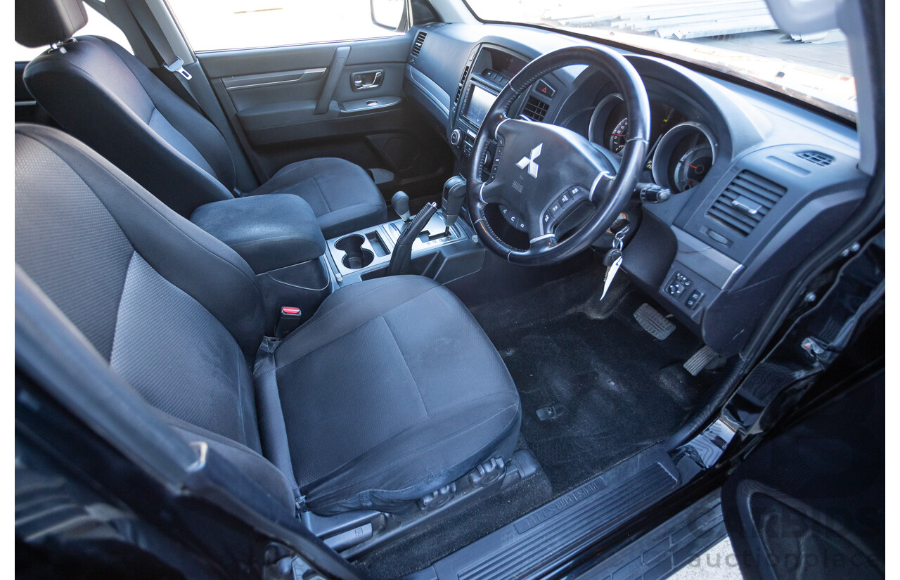9/2010 Mitsubishi Pajero Platinum Edition NT MY10 4d Wagon Pearl Black Turbo Diesel 3.2L - 7 Seats