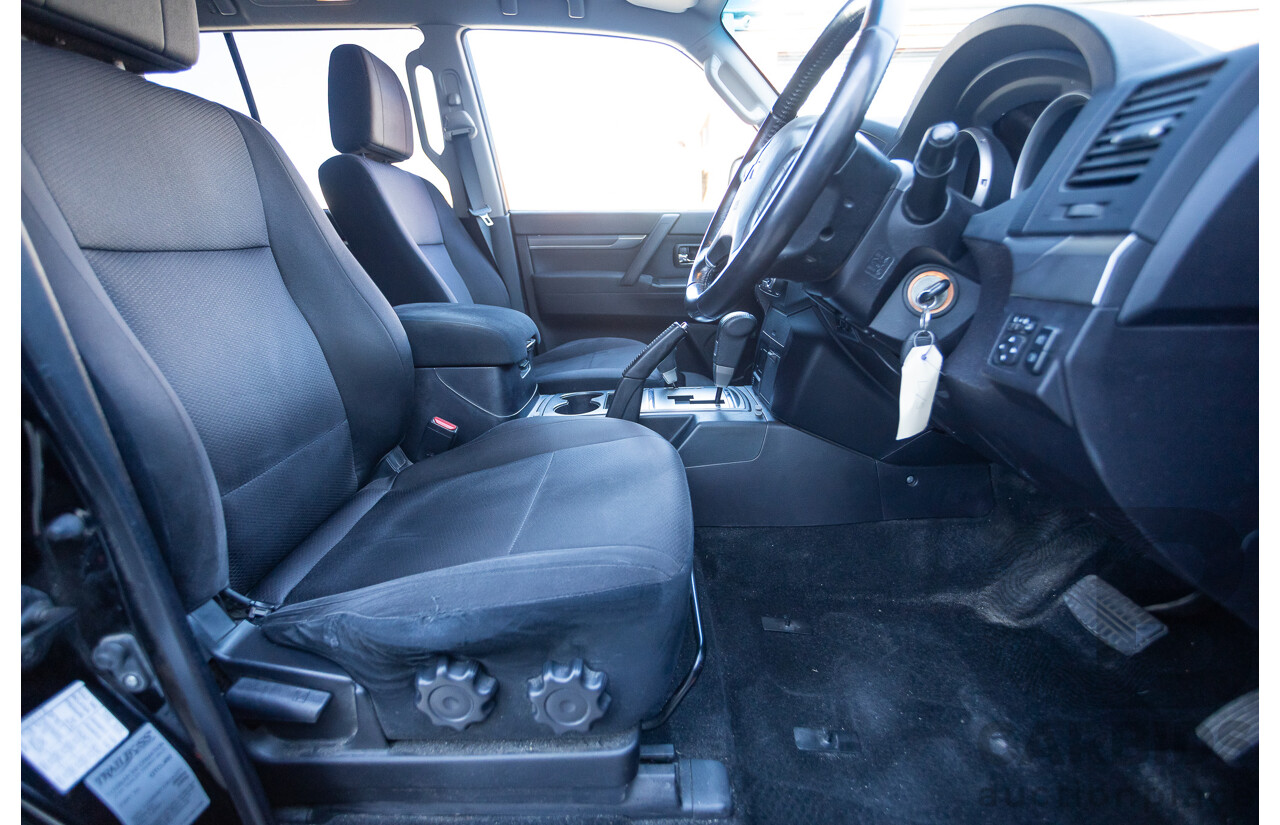 9/2010 Mitsubishi Pajero Platinum Edition NT MY10 4d Wagon Pearl Black Turbo Diesel 3.2L - 7 Seats