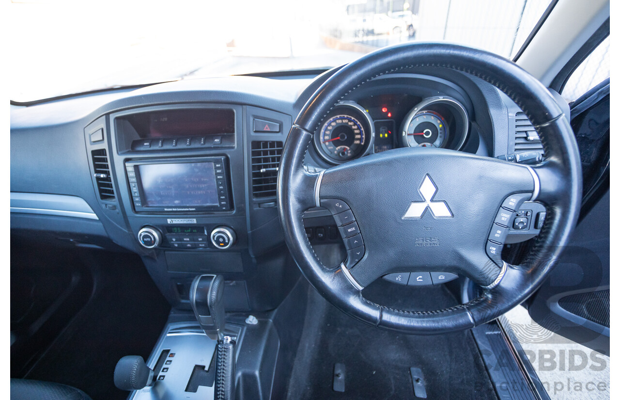 9/2010 Mitsubishi Pajero Platinum Edition NT MY10 4d Wagon Pearl Black Turbo Diesel 3.2L - 7 Seats