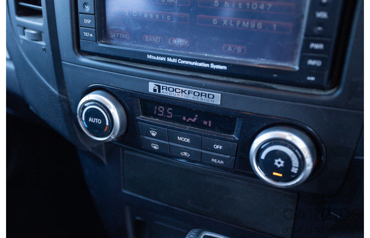 9/2010 Mitsubishi Pajero Platinum Edition NT MY10 4d Wagon Pearl Black Turbo Diesel 3.2L - 7 Seats