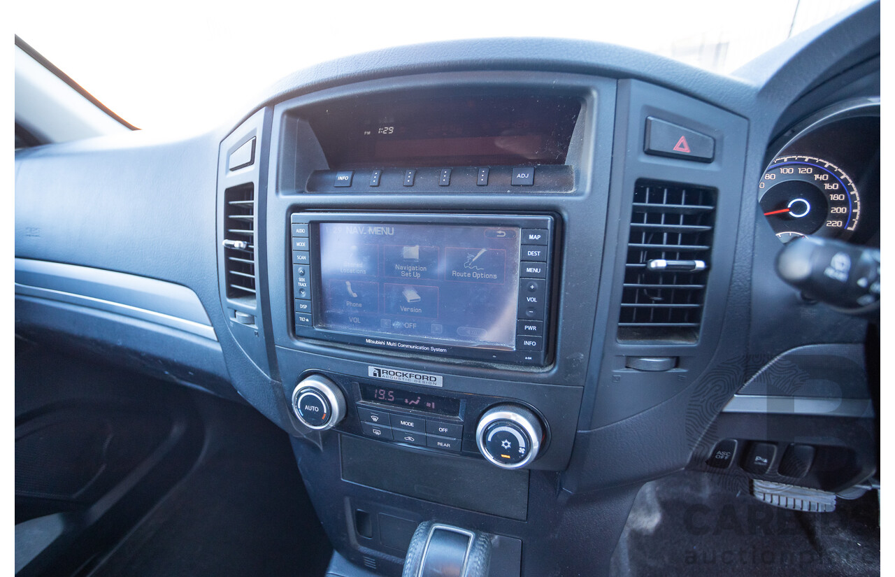 9/2010 Mitsubishi Pajero Platinum Edition NT MY10 4d Wagon Pearl Black Turbo Diesel 3.2L - 7 Seats