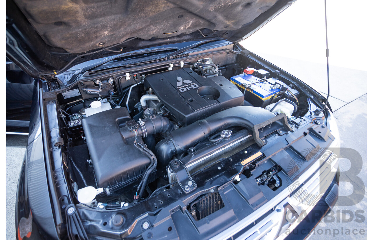9/2010 Mitsubishi Pajero Platinum Edition NT MY10 4d Wagon Pearl Black Turbo Diesel 3.2L - 7 Seats
