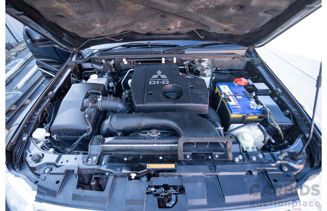 9/2010 Mitsubishi Pajero Platinum Edition NT MY10 4d Wagon Pearl Black Turbo Diesel 3.2L - 7 Seats