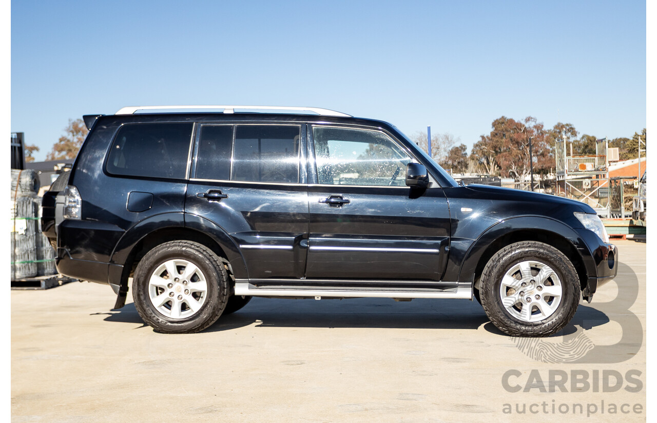 9/2010 Mitsubishi Pajero Platinum Edition NT MY10 4d Wagon Pearl Black Turbo Diesel 3.2L - 7 Seats