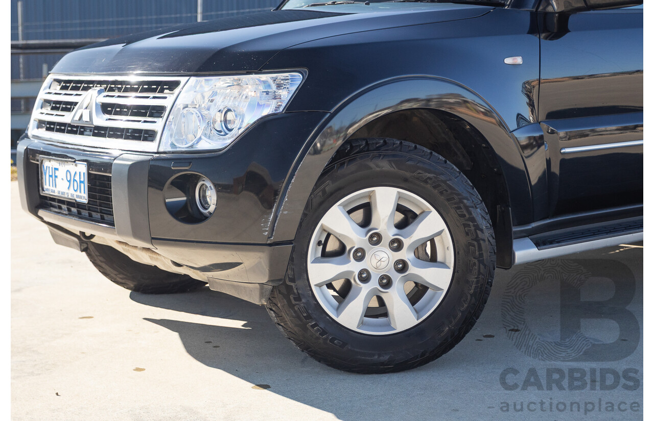 9/2010 Mitsubishi Pajero Platinum Edition NT MY10 4d Wagon Pearl Black Turbo Diesel 3.2L - 7 Seats