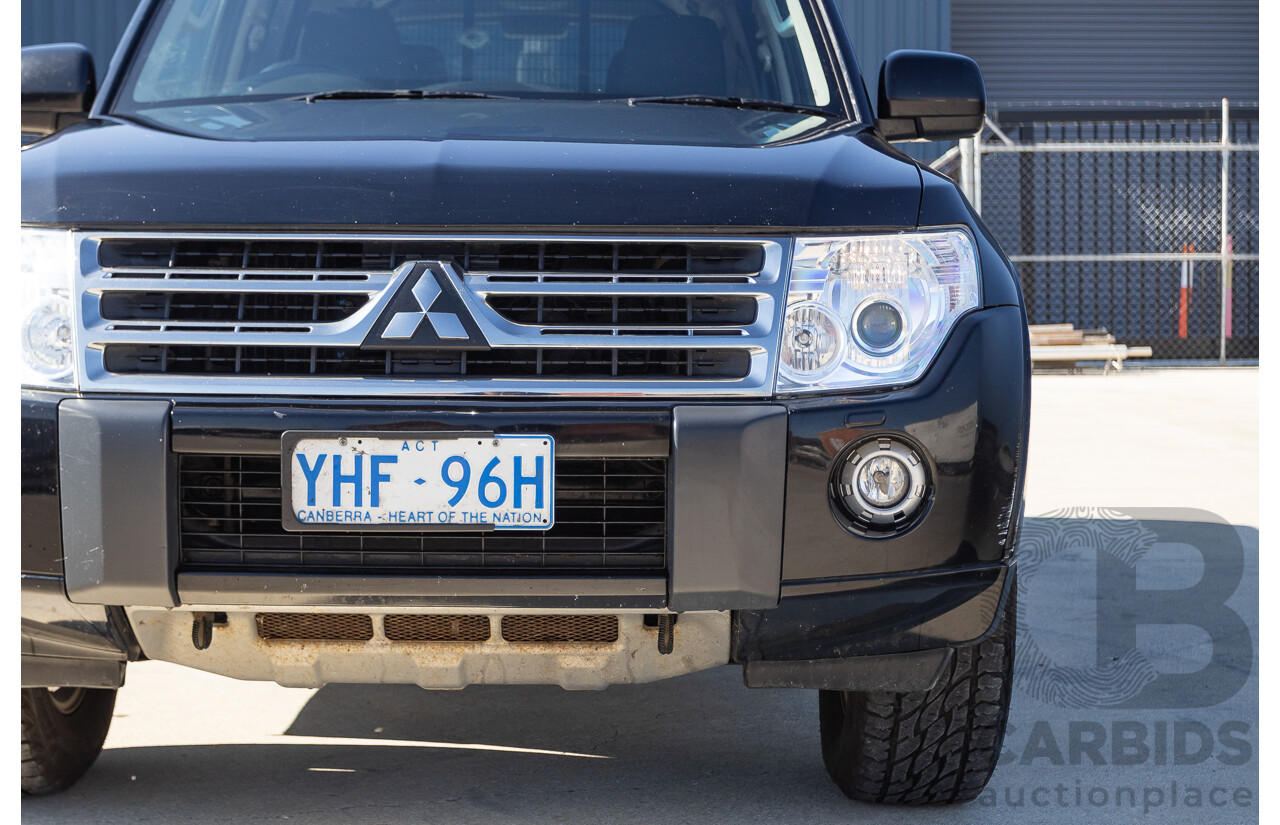 9/2010 Mitsubishi Pajero Platinum Edition NT MY10 4d Wagon Pearl Black Turbo Diesel 3.2L - 7 Seats
