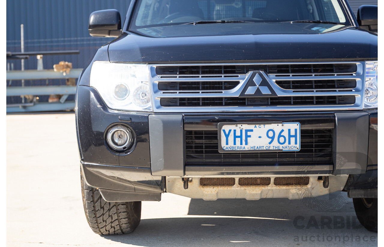 9/2010 Mitsubishi Pajero Platinum Edition NT MY10 4d Wagon Pearl Black Turbo Diesel 3.2L - 7 Seats