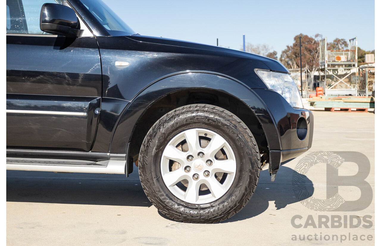 9/2010 Mitsubishi Pajero Platinum Edition NT MY10 4d Wagon Pearl Black Turbo Diesel 3.2L - 7 Seats