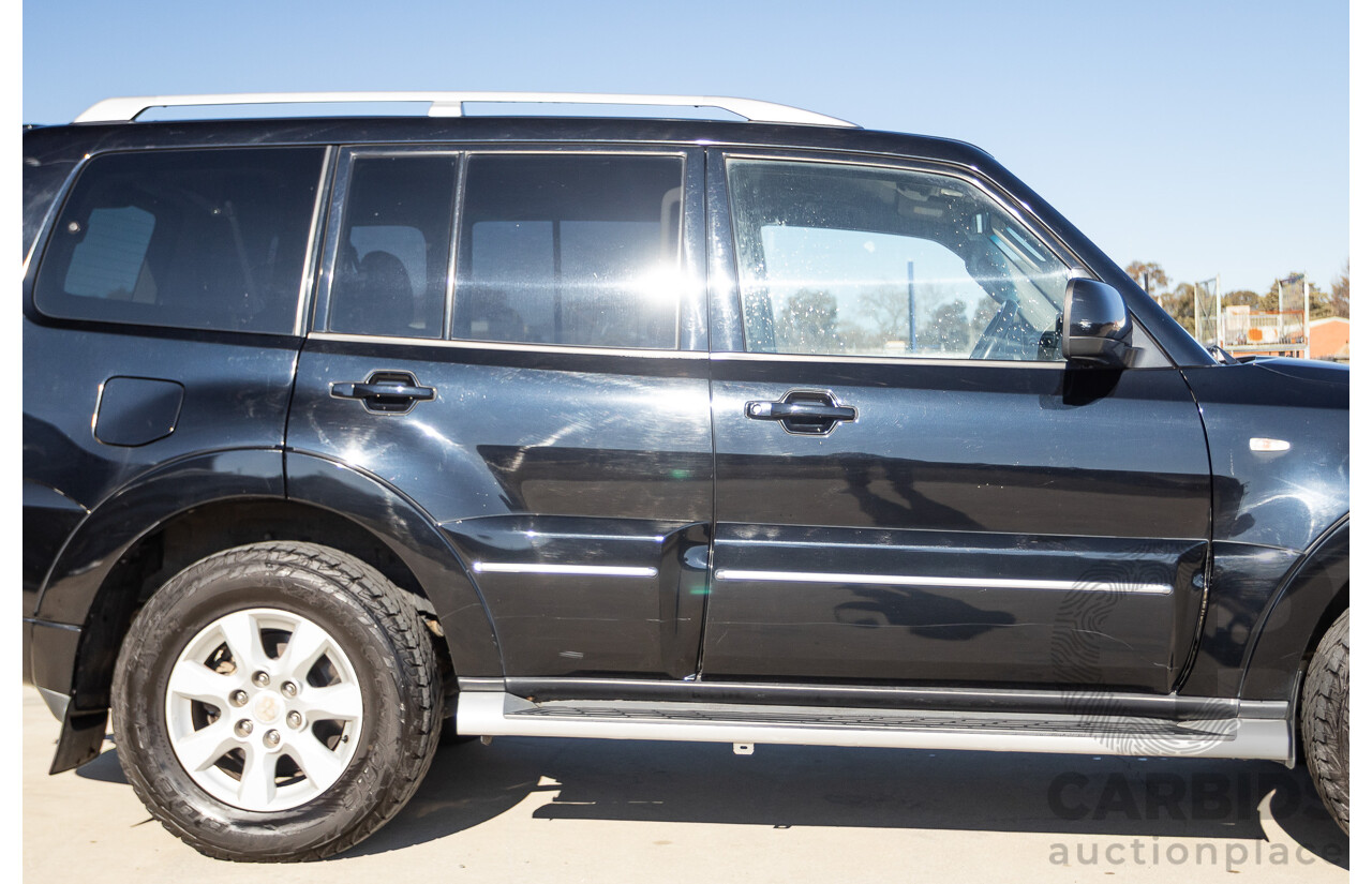 9/2010 Mitsubishi Pajero Platinum Edition NT MY10 4d Wagon Pearl Black Turbo Diesel 3.2L - 7 Seats