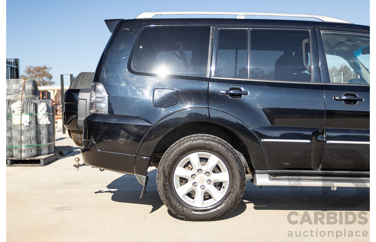 9/2010 Mitsubishi Pajero Platinum Edition NT MY10 4d Wagon Pearl Black Turbo Diesel 3.2L - 7 Seats