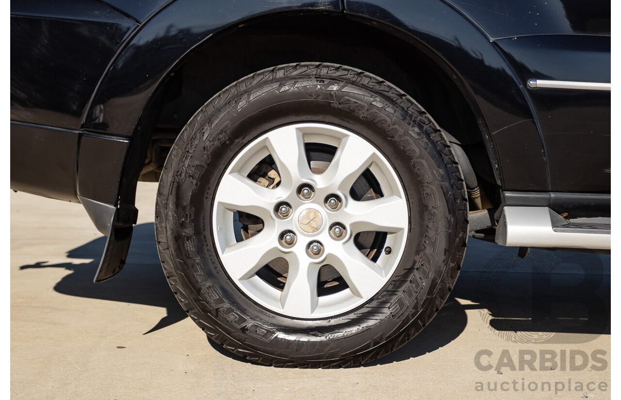 9/2010 Mitsubishi Pajero Platinum Edition NT MY10 4d Wagon Pearl Black Turbo Diesel 3.2L - 7 Seats