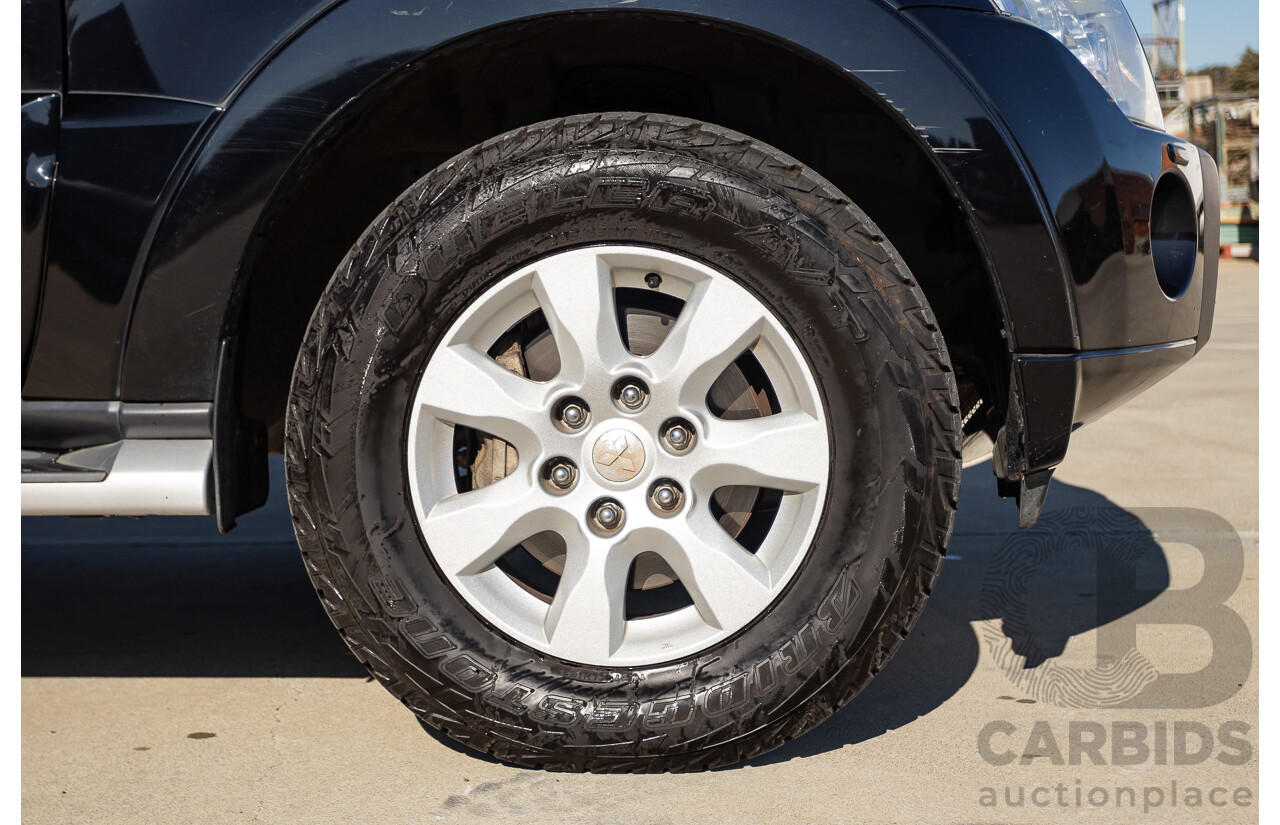 9/2010 Mitsubishi Pajero Platinum Edition NT MY10 4d Wagon Pearl Black Turbo Diesel 3.2L - 7 Seats