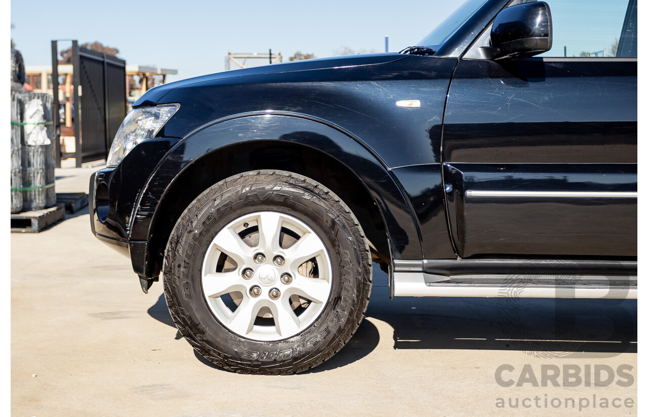 9/2010 Mitsubishi Pajero Platinum Edition NT MY10 4d Wagon Pearl Black Turbo Diesel 3.2L - 7 Seats