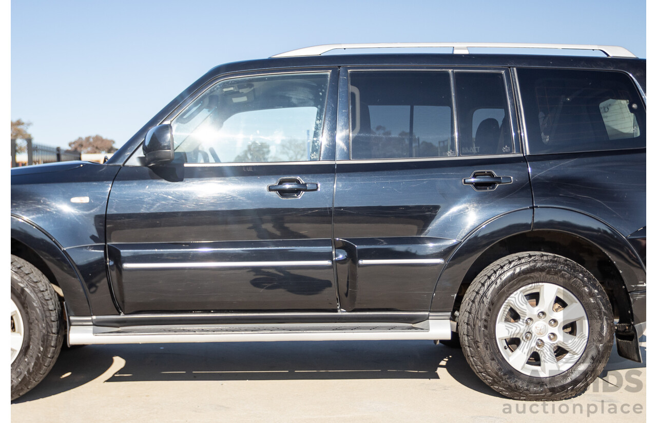 9/2010 Mitsubishi Pajero Platinum Edition NT MY10 4d Wagon Pearl Black Turbo Diesel 3.2L - 7 Seats