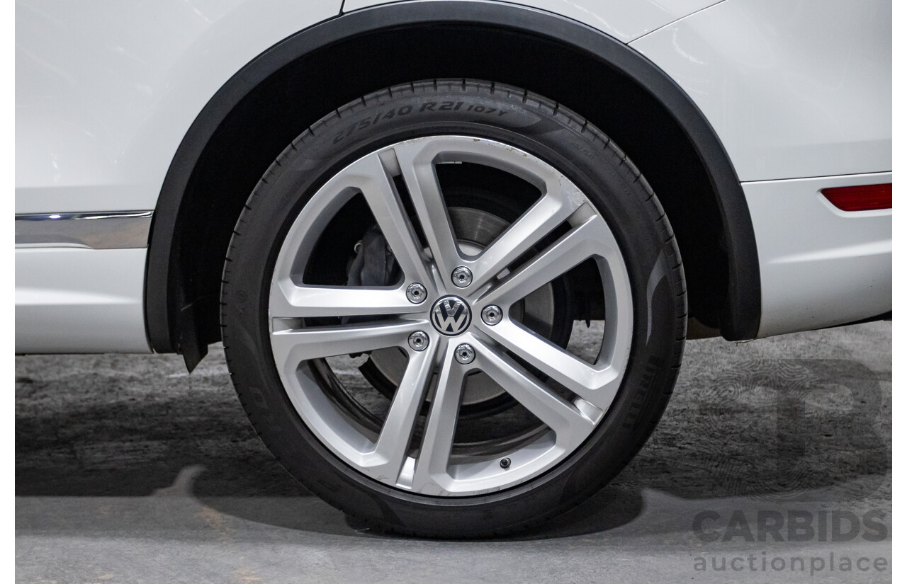 07/2014 Volkswagen Touareg V8 TDI R-LINE (AWD) 7P MY14 4D Wagon Pure White Turbo Diesel 4.1L