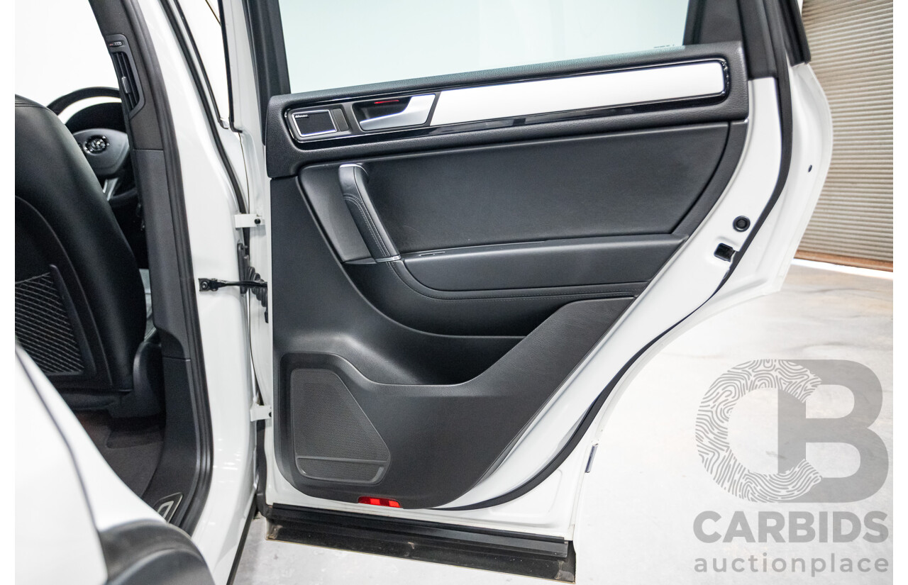 07/2014 Volkswagen Touareg V8 TDI R-LINE (AWD) 7P MY14 4D Wagon Pure White Turbo Diesel 4.1L