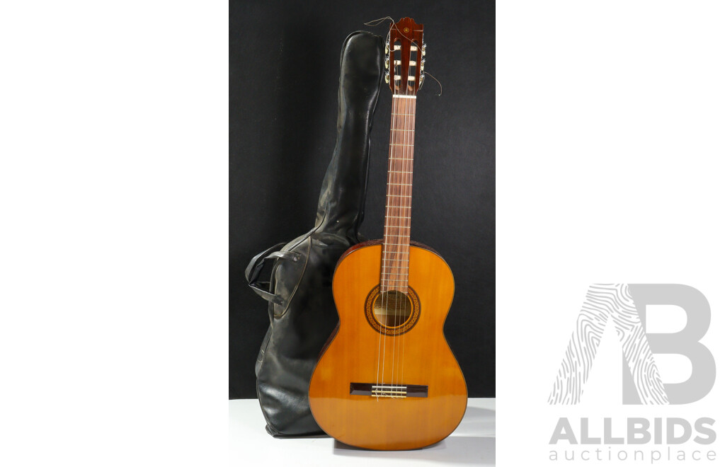 Yamaha G225A Acoustic Guitar in Soft Case