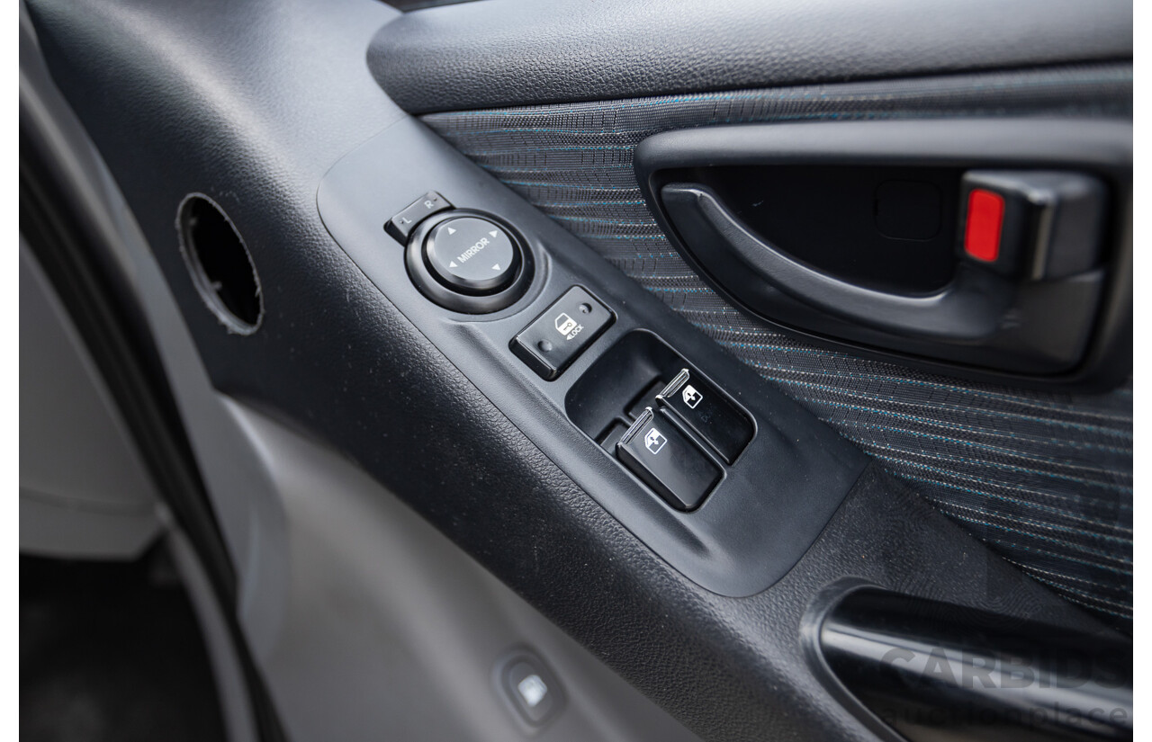 8/2011 Hyundai iLoad TQ MY11 4d Van Hyper Silver Metallic Turbo Diesel 2.5L