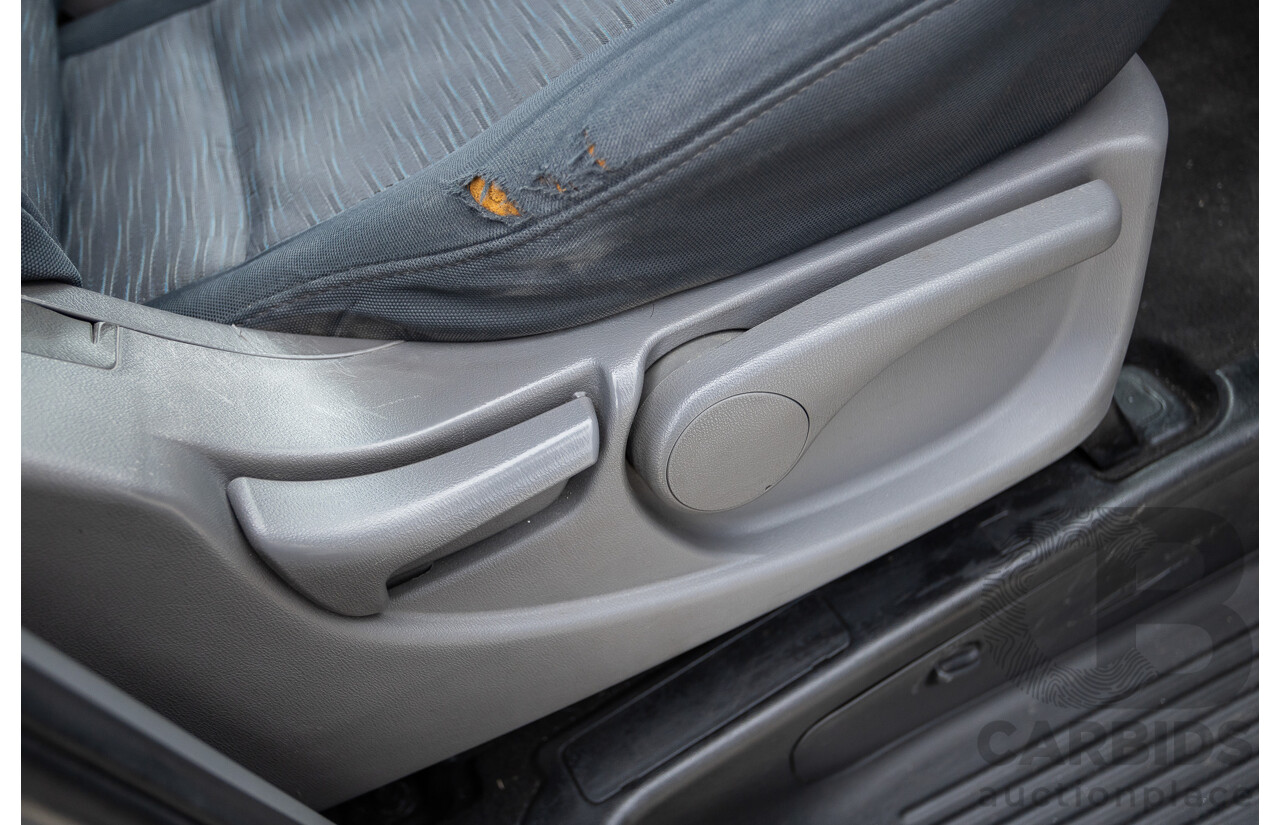 8/2011 Hyundai iLoad TQ MY11 4d Van Hyper Silver Metallic Turbo Diesel 2.5L