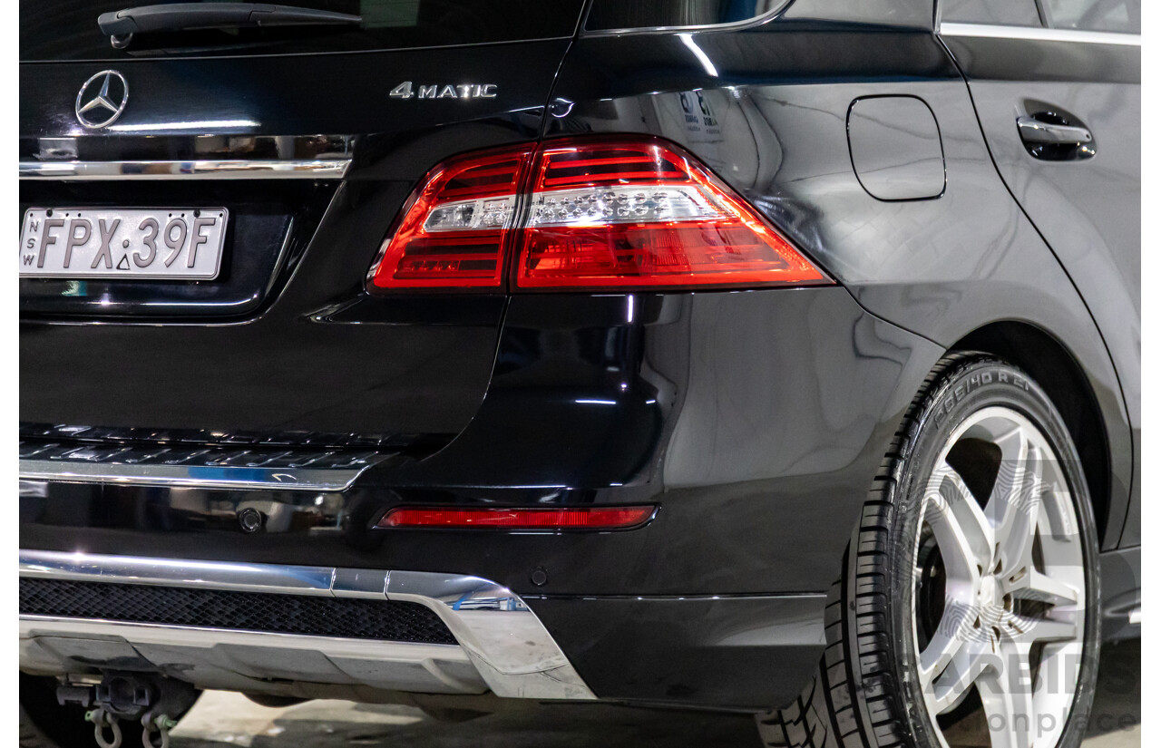 10/2014 Mercedes-Benz ML400 AMG Package (4x4) 166 MY14 4d Wagon Black Obsidian Metallic Twin Turbo V6 3.0L