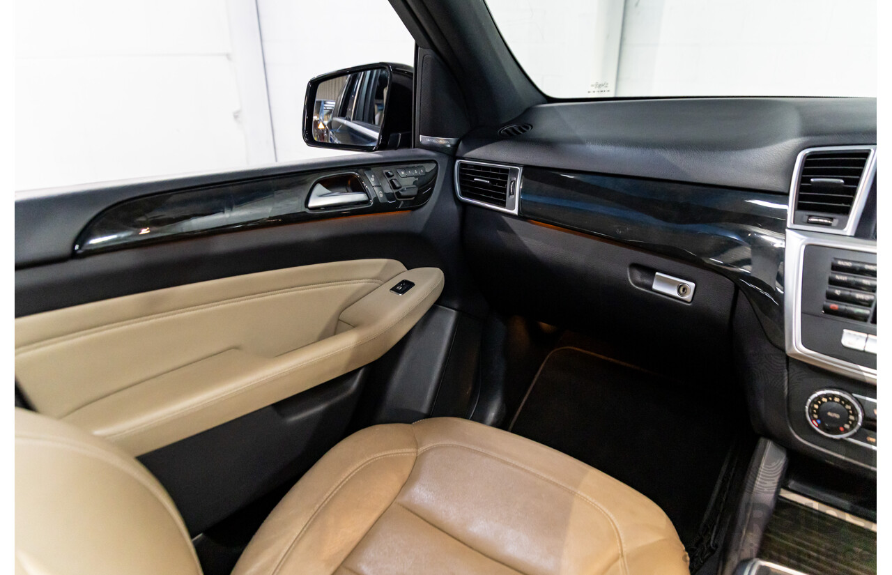10/2014 Mercedes-Benz ML400 AMG Package (4x4) 166 MY14 4d Wagon Black Obsidian Metallic Twin Turbo V6 3.0L