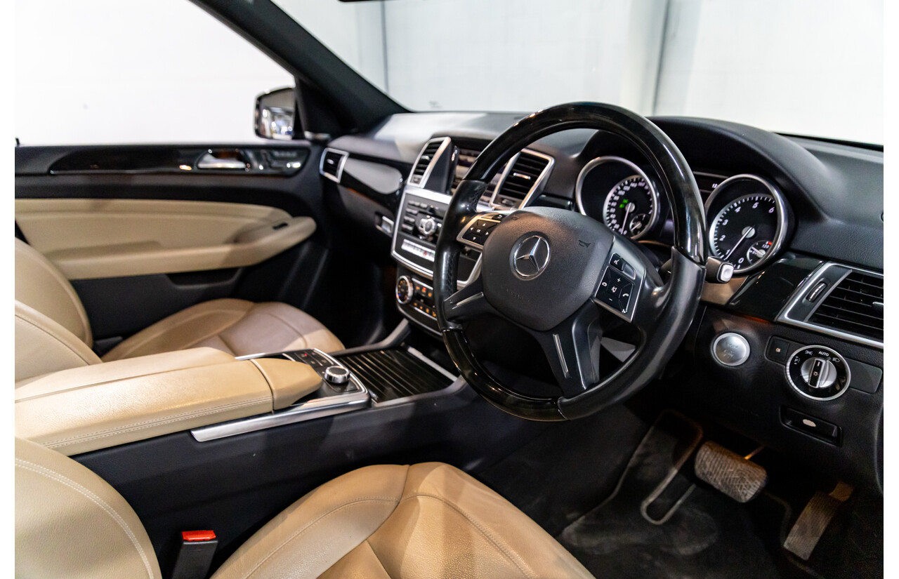 10/2014 Mercedes-Benz ML400 AMG Package (4x4) 166 MY14 4d Wagon Black Obsidian Metallic Twin Turbo V6 3.0L