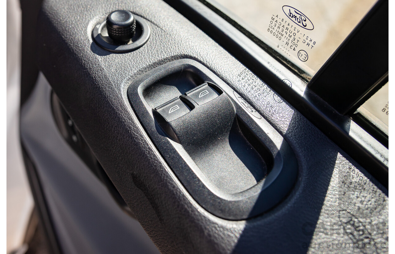 05/2016 Ford Transit Custom 290S SWB (FWD) VN MY16.00 3D Van Frozen White Turbo Diesel 2.2L