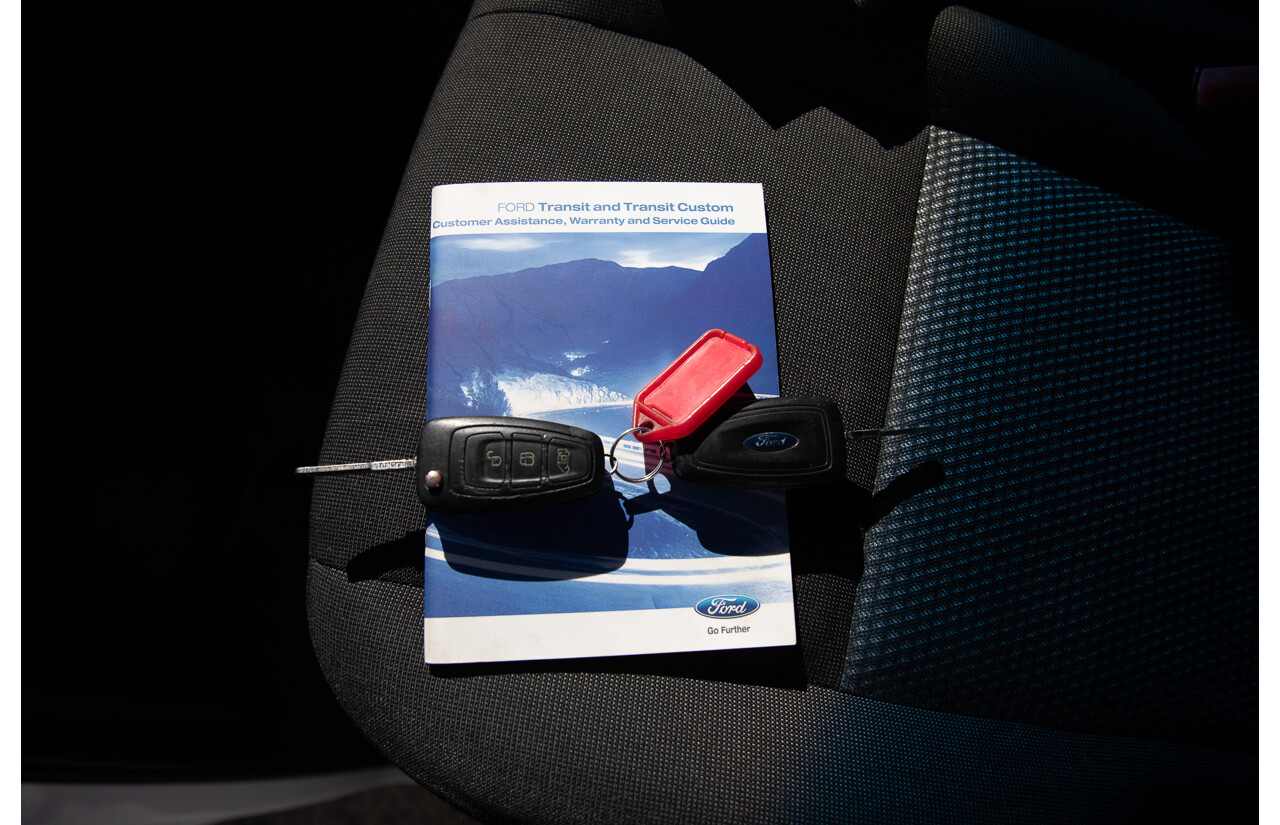 05/2016 Ford Transit Custom 290S SWB (FWD) VN MY16.00 3D Van Frozen White Turbo Diesel 2.2L