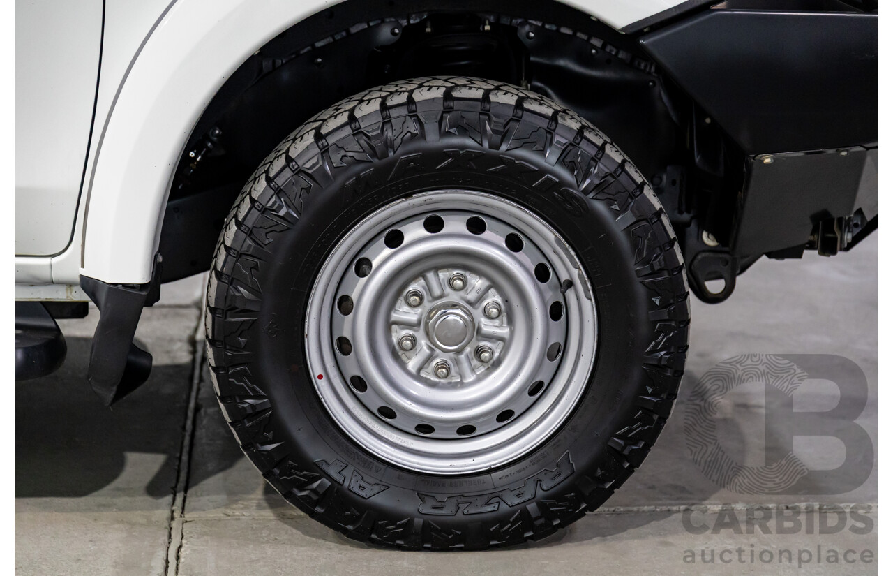 11/2016 Mitsubishi Triton GLX (4x4) MQ MY16 Club C/Chas Solid White Turbo Diesel 2.4L - Custom Tipper Tray