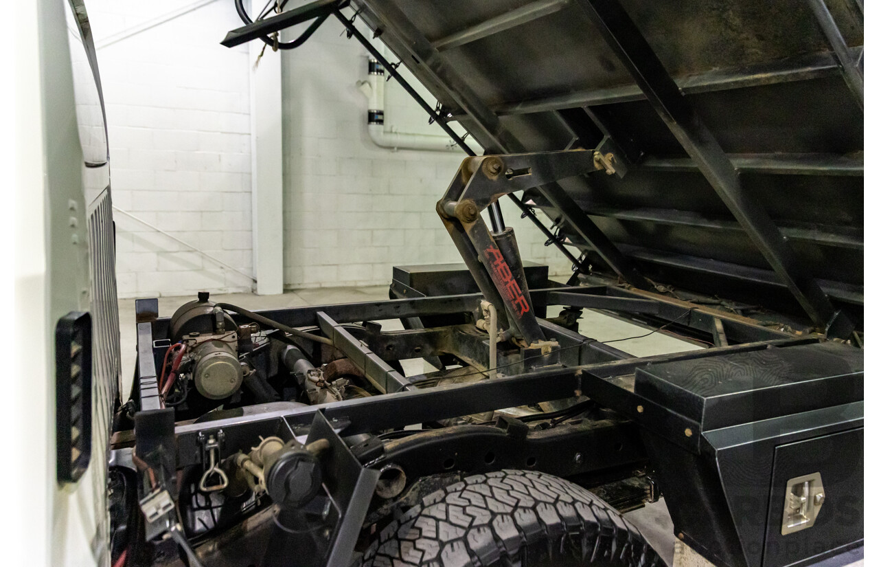 11/2016 Mitsubishi Triton GLX (4x4) MQ MY16 Club C/Chas Solid White Turbo Diesel 2.4L - Custom Tipper Tray