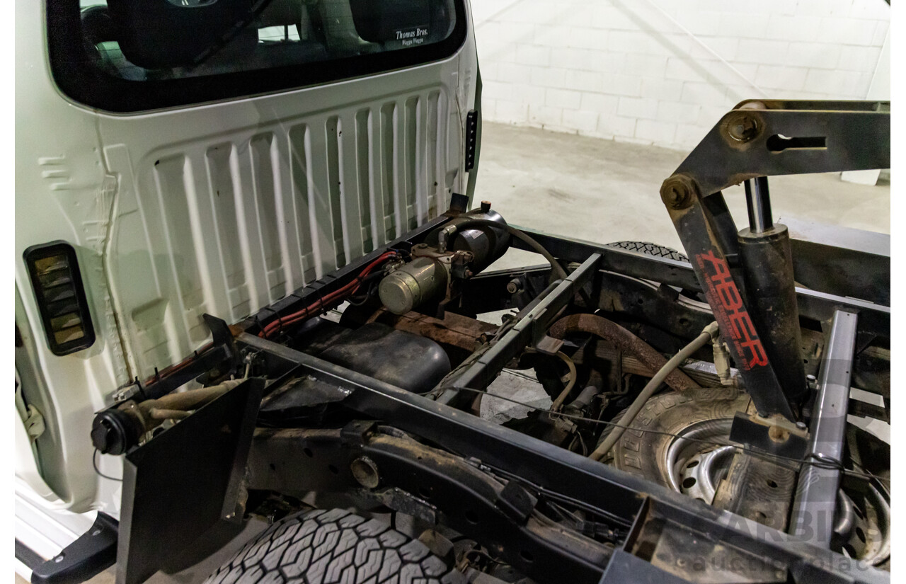 11/2016 Mitsubishi Triton GLX (4x4) MQ MY16 Club C/Chas Solid White Turbo Diesel 2.4L - Custom Tipper Tray