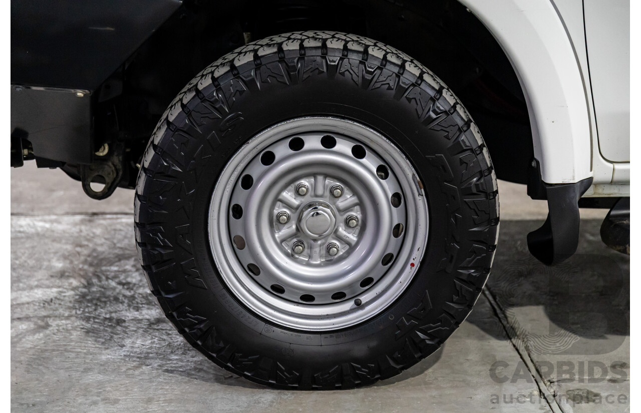 11/2016 Mitsubishi Triton GLX (4x4) MQ MY16 Club C/Chas Solid White Turbo Diesel 2.4L - Custom Tipper Tray