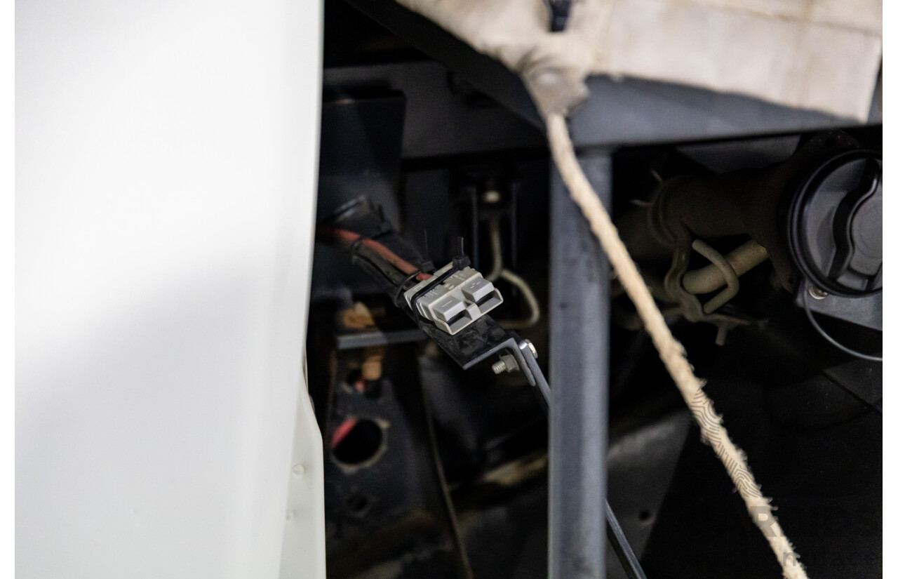 11/2016 Mitsubishi Triton GLX (4x4) MQ MY16 Club C/Chas Solid White Turbo Diesel 2.4L - Custom Tipper Tray