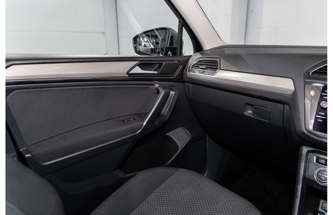 07/2018 Volkswagen Tiguan Allspace 110 TSI Comfortline (FWD) 5NA MY18 4d Wagon Deep Black Pearl Turbo 1.4L