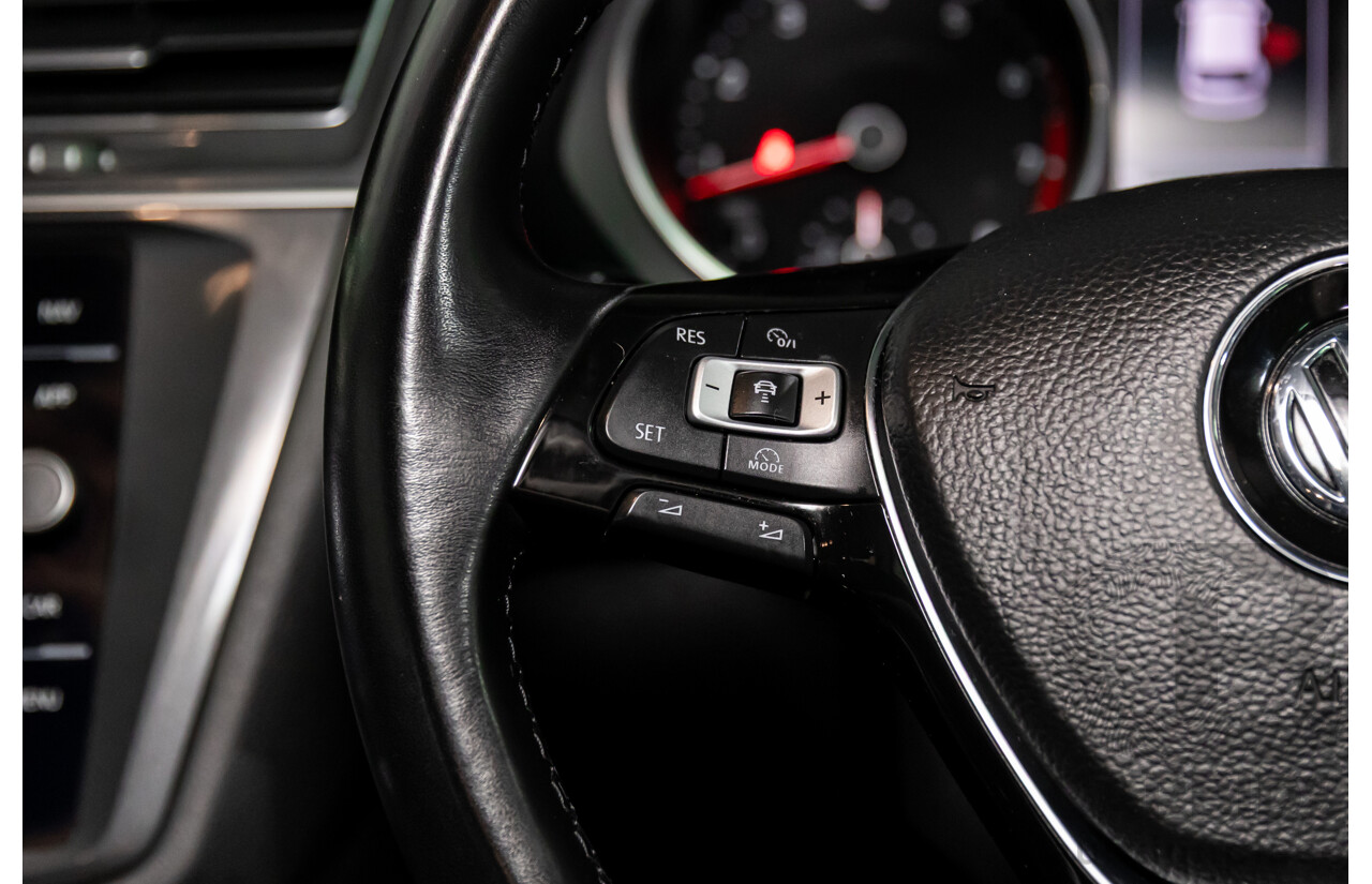 07/2018 Volkswagen Tiguan Allspace 110 TSI Comfortline (FWD) 5NA MY18 4d Wagon Deep Black Pearl Turbo 1.4L