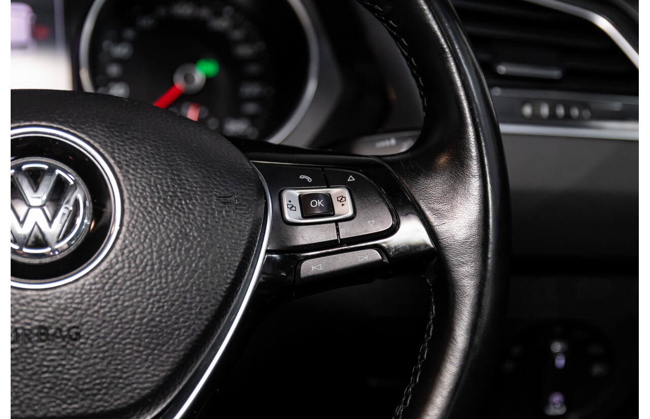 07/2018 Volkswagen Tiguan Allspace 110 TSI Comfortline (FWD) 5NA MY18 4d Wagon Deep Black Pearl Turbo 1.4L