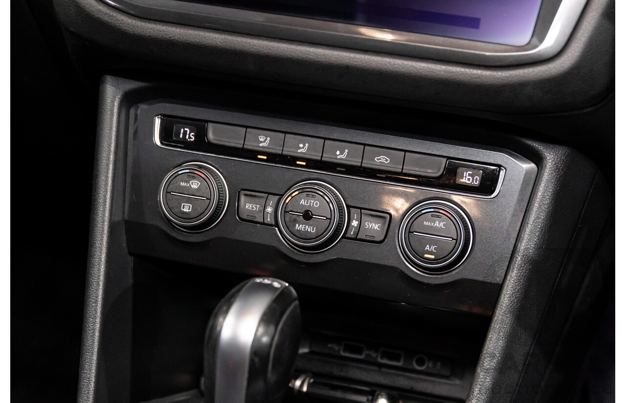 07/2018 Volkswagen Tiguan Allspace 110 TSI Comfortline (FWD) 5NA MY18 4d Wagon Deep Black Pearl Turbo 1.4L