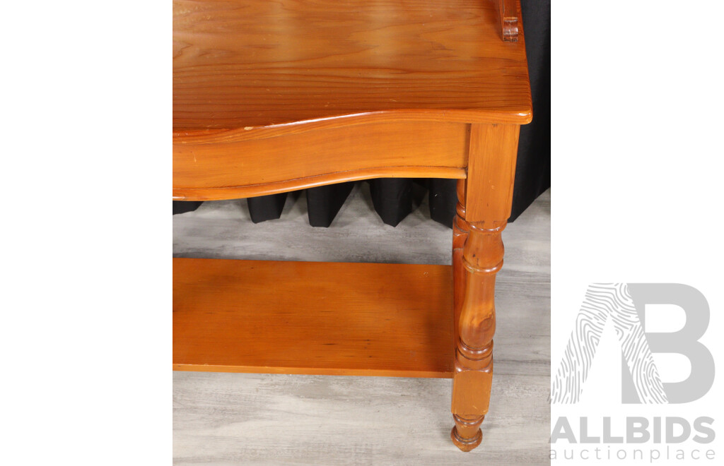 Good Reproduction Serpentine Front Tile Back Wash Stand