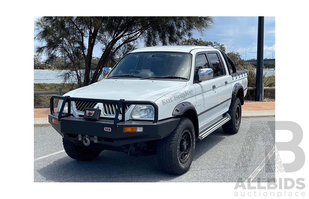 ARB Bullbar Black (Part No. 3446060) to TRITON MK 09/2001 on Models with Flares - Brand New - RRP $2115.00