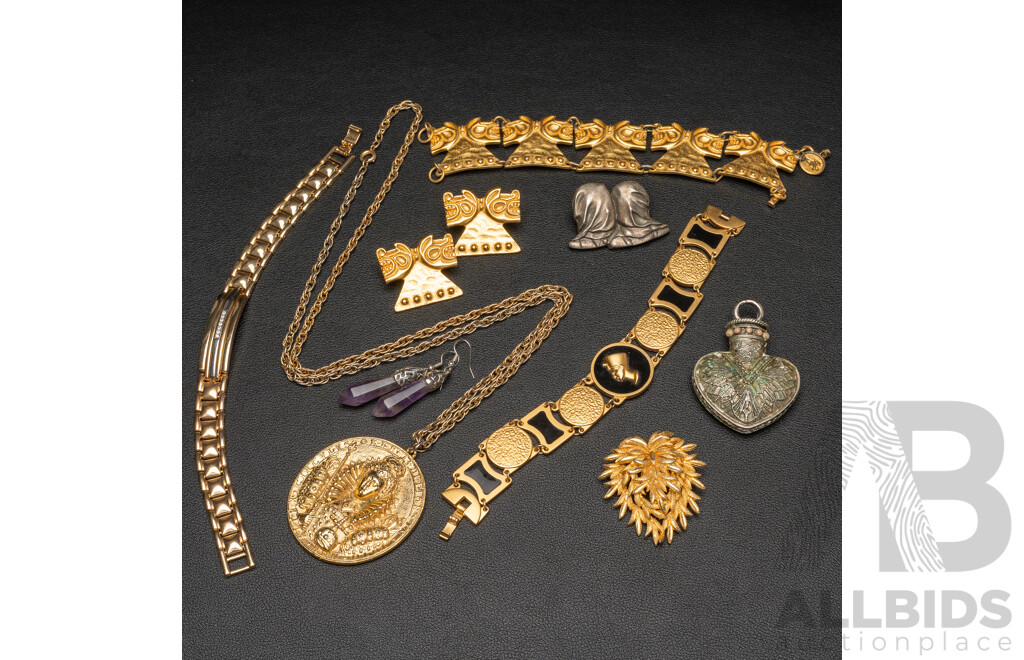 Collection of Vintage Jewellery Items Including Bracelet & Earrings Set (Peru)