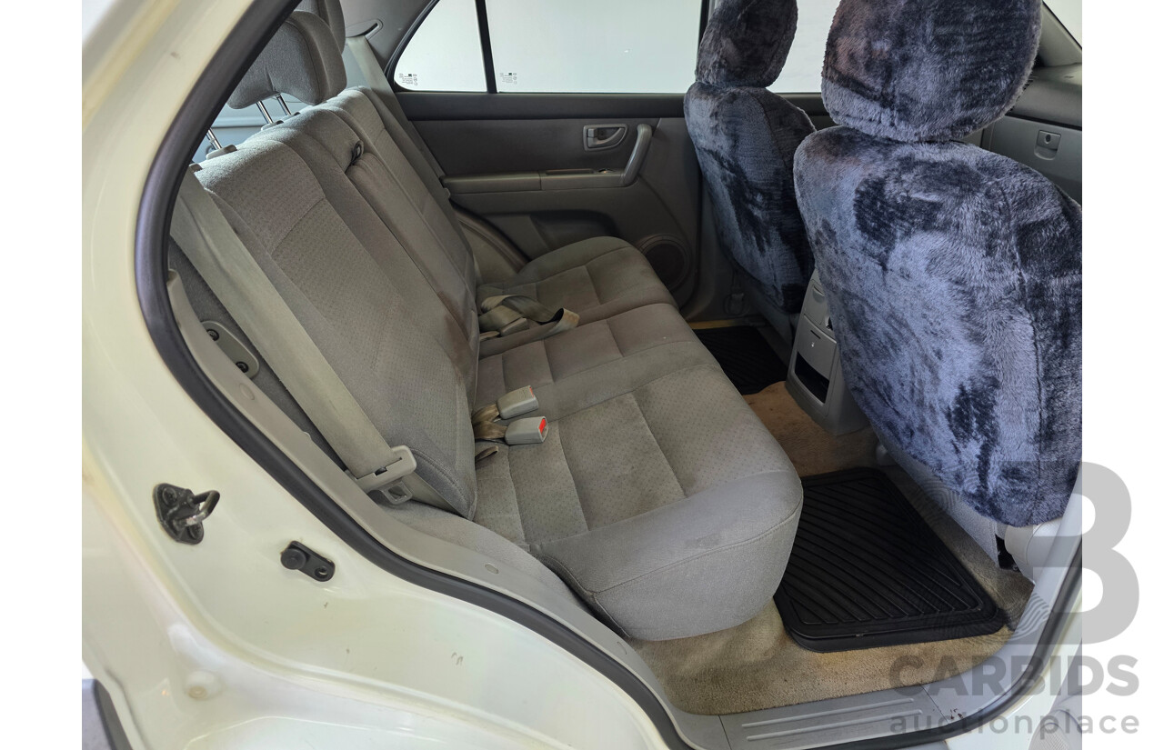 9/2003 Kia Sorento  BL 4d Wagon White 3.5L